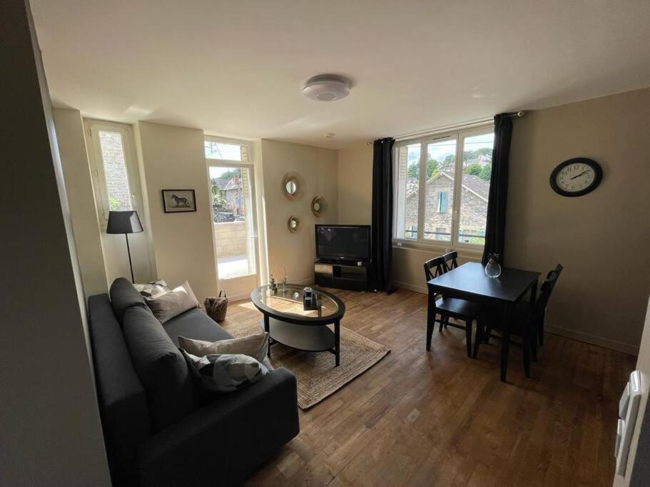Logement A Brive Avec Terrasse Et Climatisation Pres Du Centre-Ville Et De La Gare - Fibre Internet Et Stationnements Gratuits Zewnętrze zdjęcie
